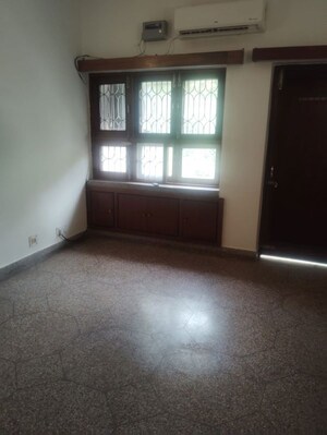 Room in 3 BHK Builder Floor at Safdarjung Development Area – for Rent