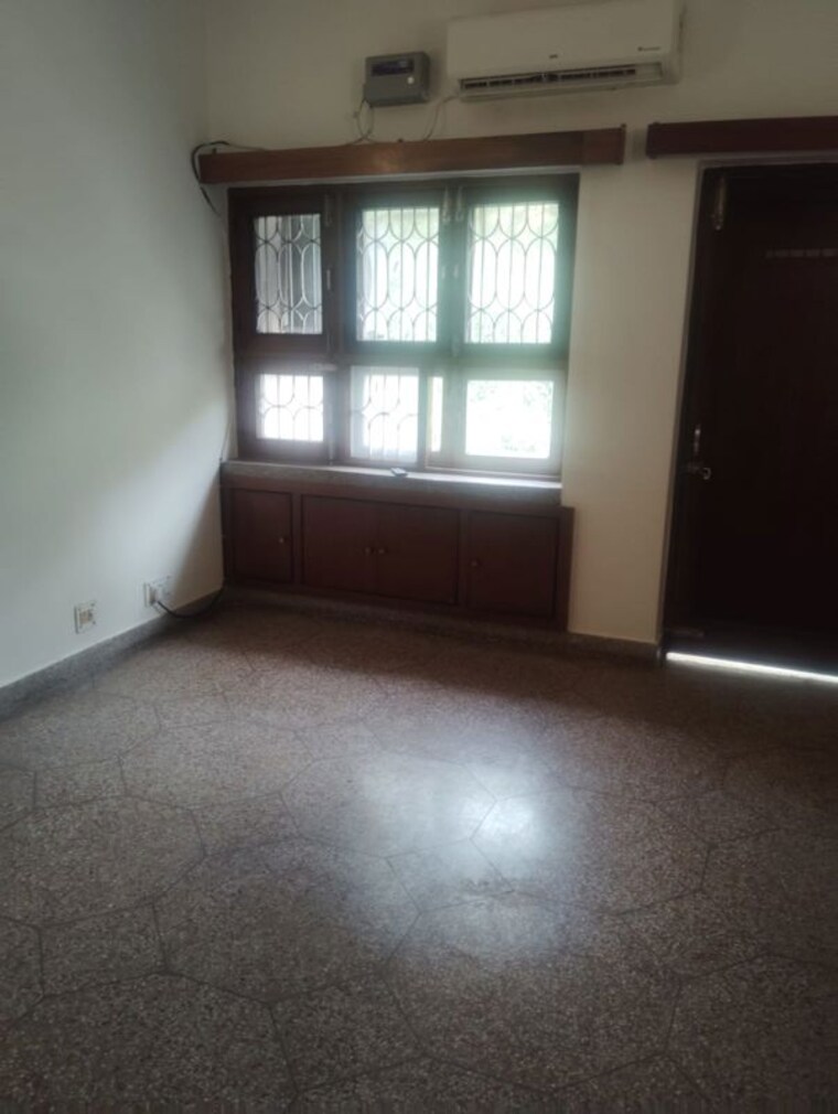 Room, safdarjung development area 3 Bedroom 2200 Sq.Ft. Builder Floor In Safdarjung Development Area Delhi 10393447
