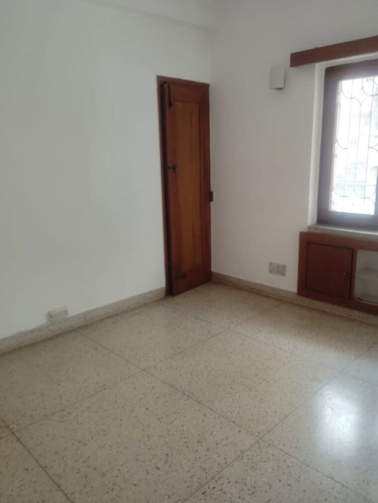 Room, safdarjung development area 3 Bedroom 2200 Sq.Ft. Builder Floor In Safdarjung Development Area Delhi 10393447