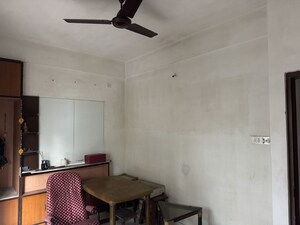 Room in 4 BHK Independent House at Kalighat – for Rent
