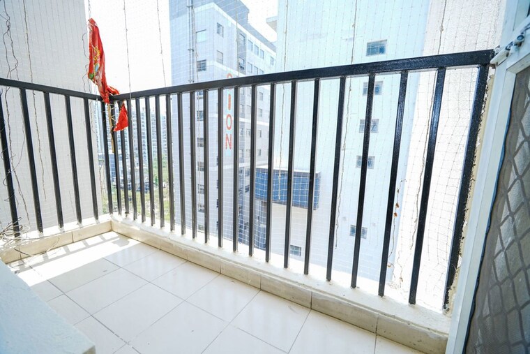 Balcony, gaur-city-4th-avenue 3.5 Bedroom 1400 Sq.Ft. Apartment In Sector 4 Greater Noida Greater Noida 10393434