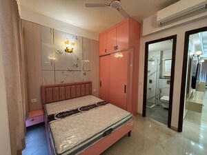 Bedroom in 2.5 BHK Builder Floor at Smart World Orchard, Sector 61 – for Rent