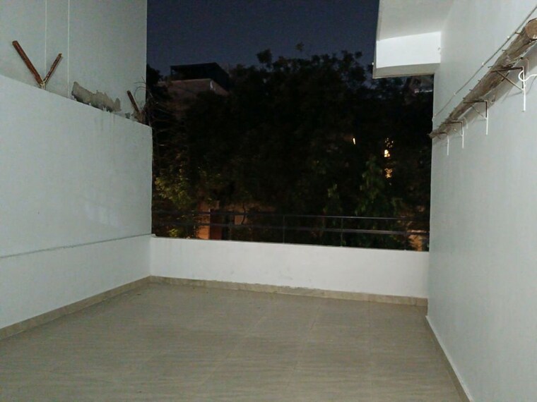 Room, hauz khas enclave 3 Bedroom 200 Sq.Ft. Builder Floor In Hauz Khas Enclave Delhi 10393459
