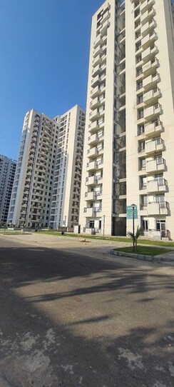 3.5 BHK + Servant Room Apartment For Sale in Jaypee Kensington Park Apartments