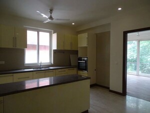 Room in 3 BHK Builder Floor at Dlf Phase I – for Rent