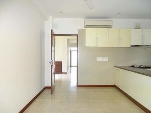 Room in 3 BHK Builder Floor at Dlf Phase I – for Rent