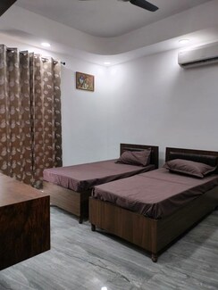 1 Rk+ Pooja Room Independent House For Rent in Sector 15
