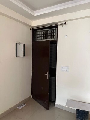 Room in 2.5 BHK Apartment at Royce Sentosa Parc, Raj Nagar Extension – for Sale
