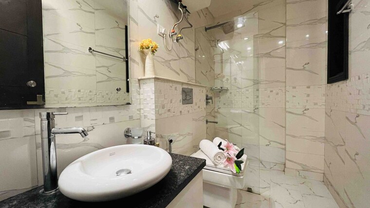 Bathroom, dlf-city-phase-iii 3 Bedroom 500 Sq.Yd. Builder Floor In Sector 24 Gurgaon 10393585