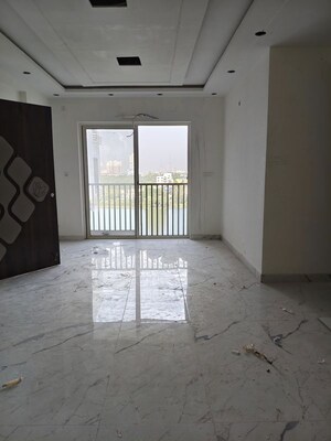 Room in 3 BHK Apartment at Srijan Natura, New Alipore – for Rent