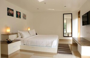 Bedroom in 2 BHK Builder Floor at Dlf Phase I – for Rent