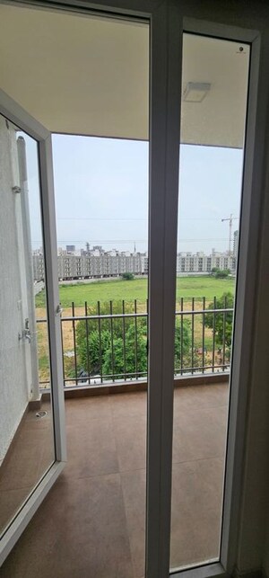 Building Lobby in 3.5 BHK Builder Floor at Smart World Gems, Sector 89 – for Sale