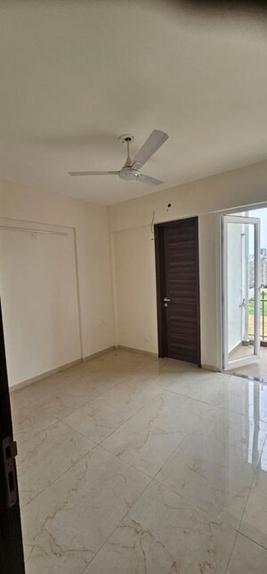 Room in 3.5 BHK Builder Floor at Smart World Gems, Sector 89 – for Sale
