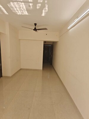 Room in 1.5 BHK Apartment at Drushti Sapphire, Ghatkopar East – for Rent