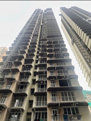 2 BHK Apartment For Rent in Ruparel Sky Green, Kandivali West