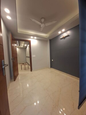 Room in 2 BHK Apartment at Chattarpur – for Rent