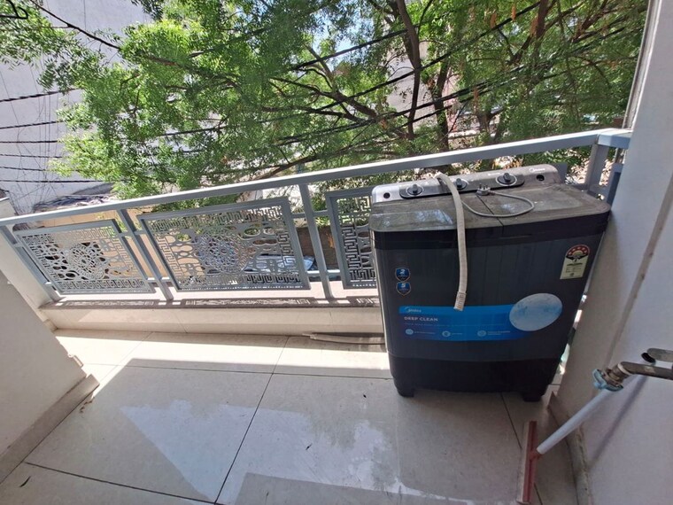 Balcony, chattarpur 2 Bedroom 85 Sq.Yd. Apartment In Chattarpur Delhi 10393770
