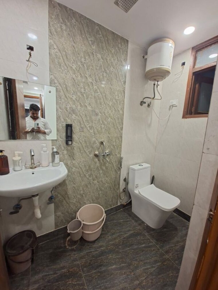 Team Area, chattarpur 2 Bedroom 85 Sq.Yd. Apartment In Chattarpur Delhi 10393770