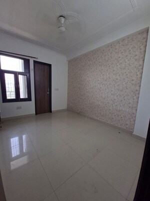 Room in 2 BHK Apartment at Chattarpur – for Rent