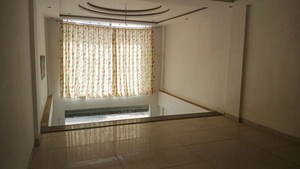  Showroom For Sale in Raja Park