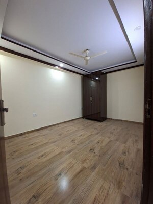 Room in 3 BHK Apartment at Chattarpur – for Rent