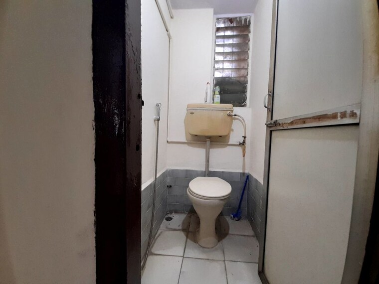 Bathroom, sai-baba-complex-goregaon 2 Bedroom 800 Sq.Ft. Apartment In Goregaon East Mumbai 10393815