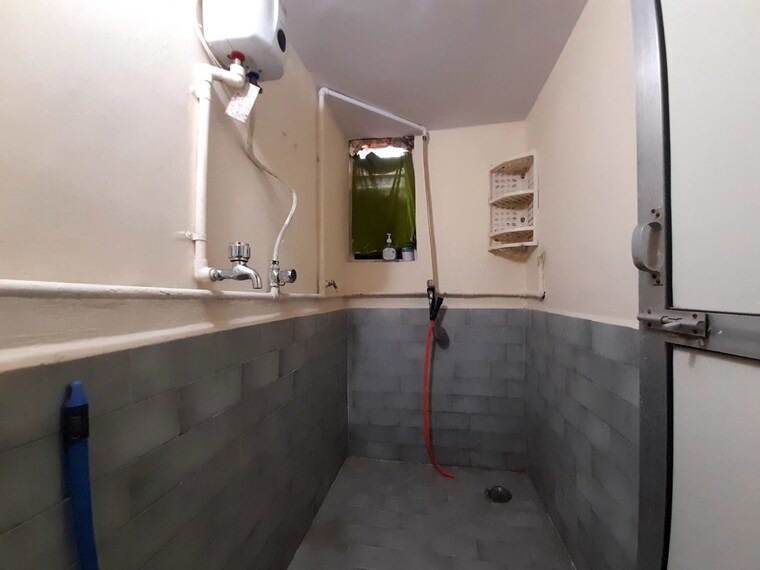 Bathroom, sai-baba-complex-goregaon 2 Bedroom 800 Sq.Ft. Apartment In Goregaon East Mumbai 10393815