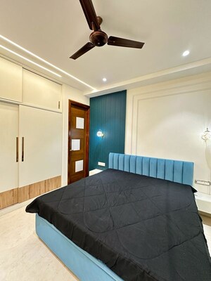 Room in 3 BHK Builder Floor at Sector 10 – for Rent