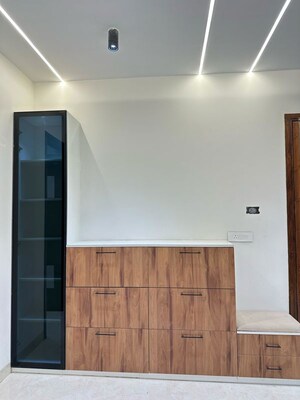 Furnished Amenities in 3 BHK Builder Floor at Sector 10 – for Rent
