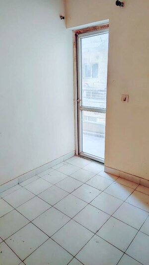 Room in 3 BHK Apartment at Omaxe Hills, Sector 43 – for Rent
