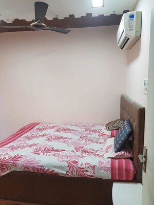Bedroom in 2 BHK Apartment at Model Town, Andheri West – for Rent