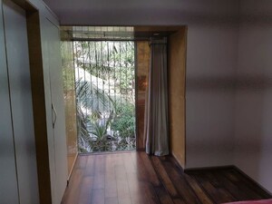 Room in 2 BHK Apartment at Model Town, Andheri West – for Rent