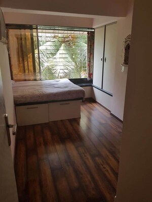 Bedroom in 2 BHK Apartment at Model Town, Andheri West – for Rent