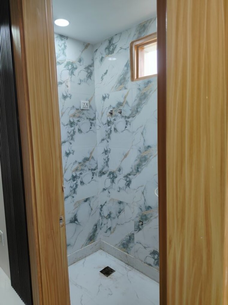 Bathroom, uttam nagar west 2 Bedroom 50 Sq.Yd. Builder Floor In Uttam Nagar West Delhi 10393862