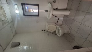 Bathroom in 2.5 BHK Apartment at Supertech Cape Town, Sector 74 – for Rent