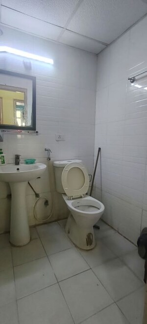 Bathroom in 2.5 BHK Apartment at Supertech Cape Town, Sector 74 – for Rent