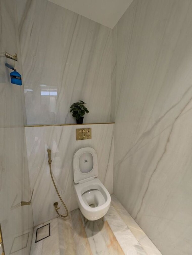 Bathroom, one-lodha-place Commercial Office Space 700 Sq.Ft. In Lower Parel Mumbai 10393869