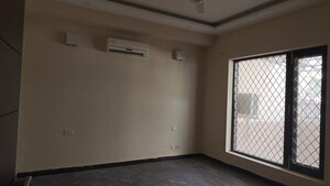 Room in 2 BHK Builder Floor at Sector 52 – for Rent