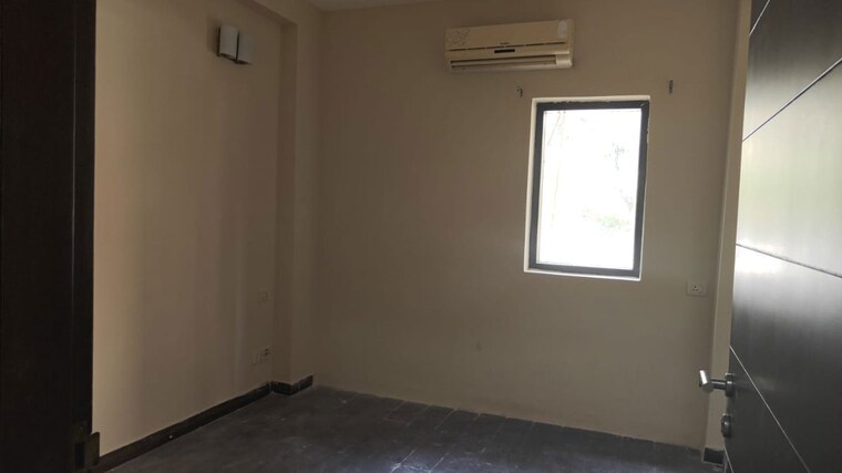 Room, sector 52 2 Bedroom 1100 Sq.Ft. Builder Floor In Sector 52 Gurgaon 10393884