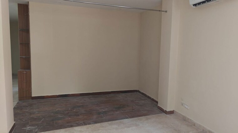 Room, sector 52 2 Bedroom 1100 Sq.Ft. Builder Floor In Sector 52 Gurgaon 10393884