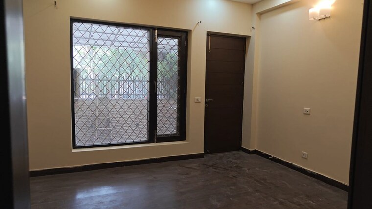 Room, sector 52 2 Bedroom 1100 Sq.Ft. Builder Floor In Sector 52 Gurgaon 10393884