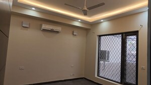 Room in 2 BHK Builder Floor at Sector 52 – for Rent