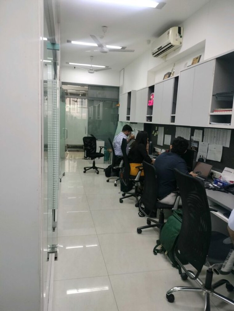  Parking, lower parel Commercial Office Space 700 Sq.Ft. In Lower Parel Mumbai 10393889