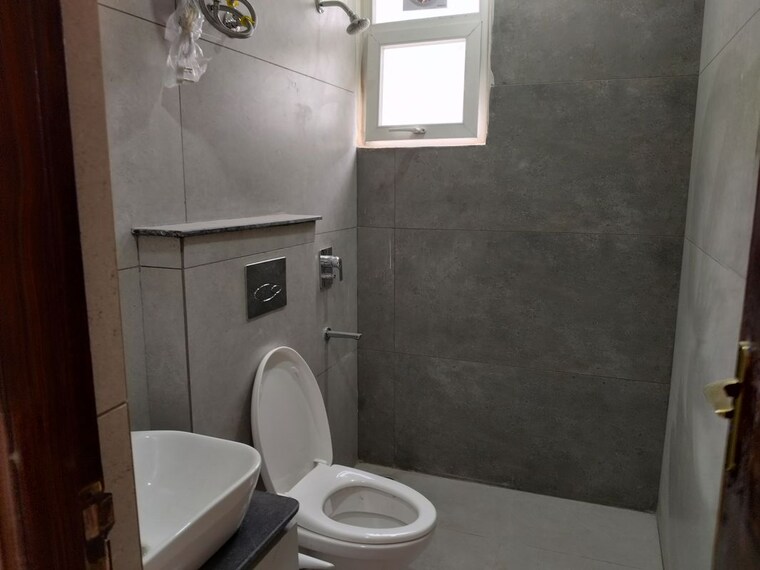 Bathroom, jaipuria-sunrise-green 2 Bedroom 1250 Sq.Ft. Apartment In Lohgarh Zirakpur 10393887