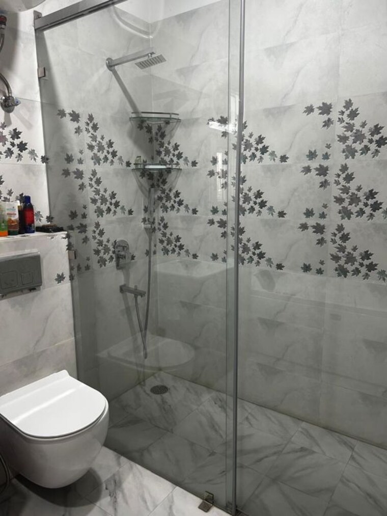 Bathroom, defence colony 1 Bedroom 1300 Sq.Ft. Builder Floor In Defence Colony Delhi 10393907