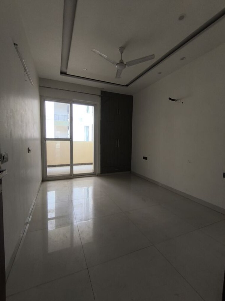 Room, vip road 3 Bedroom 1550 Sq.Ft. Apartment In Vip Road Zirakpur 10389597