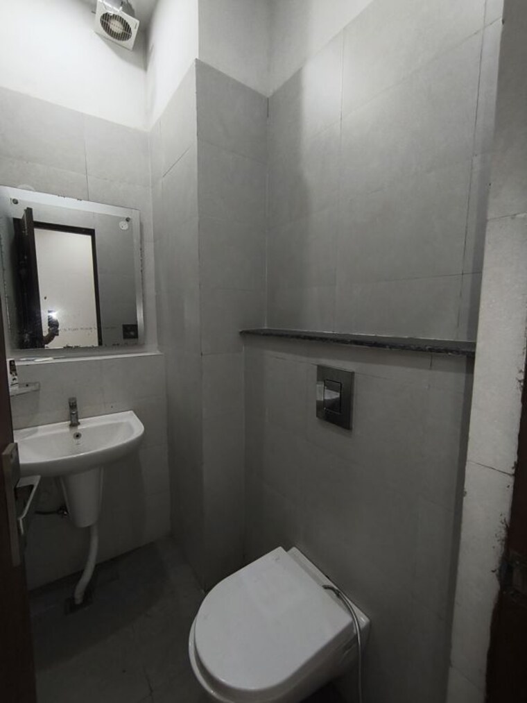 Bathroom, vip road 3 Bedroom 1550 Sq.Ft. Apartment In Vip Road Zirakpur 10389597