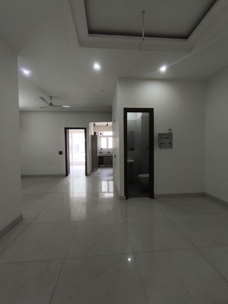 Room, vip road 3 Bedroom 1550 Sq.Ft. Apartment In Vip Road Zirakpur 10389597
