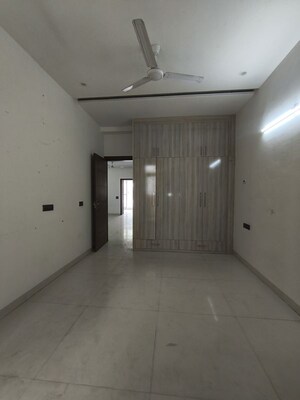 Room in 3 BHK Apartment at Vip Road – for Sale
