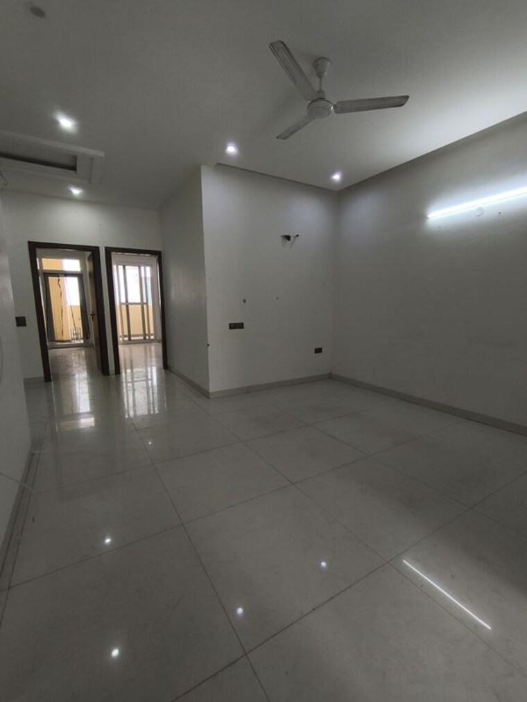 Room, vip road 3 Bedroom 1550 Sq.Ft. Apartment In Vip Road Zirakpur 10389597